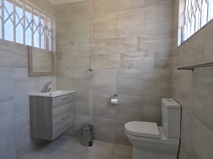 6 Bedroom Property for Sale in Wavecrest Eastern Cape